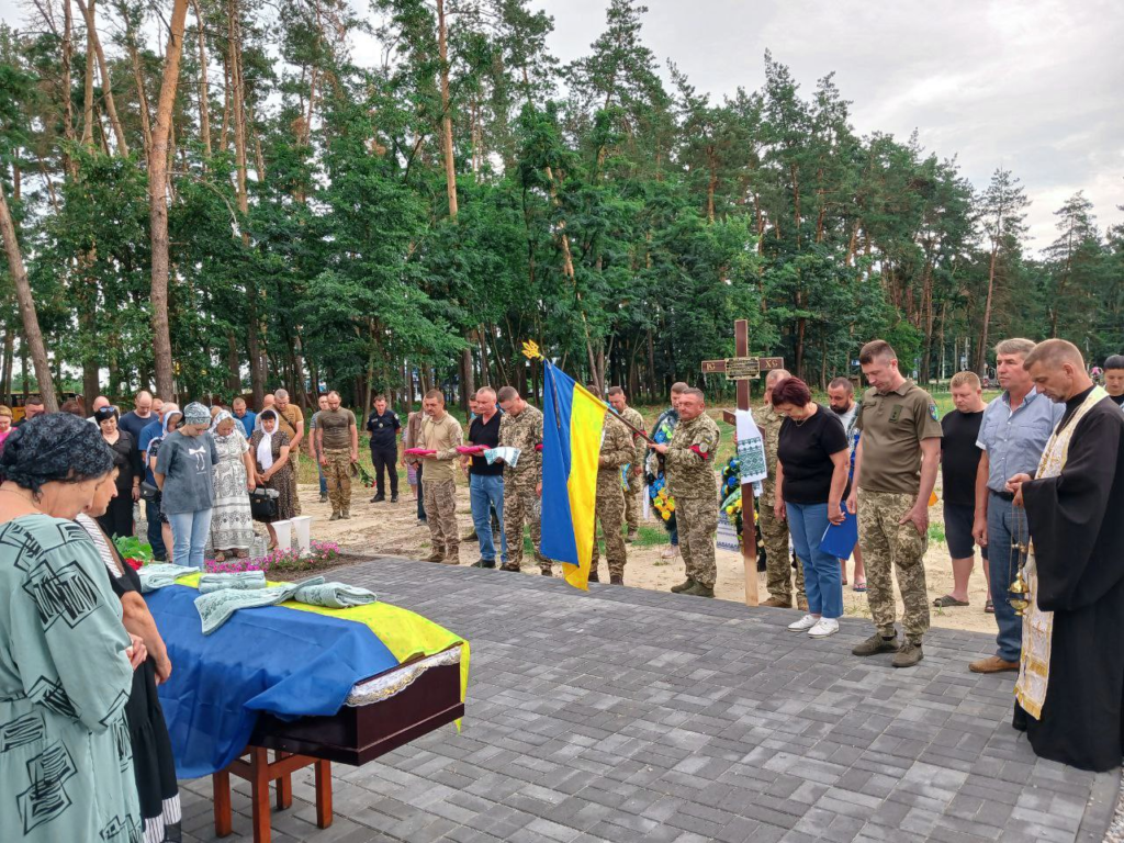 «Був витривалим танкістом». Полтавщина прощалась з полеглим воїном Тарасом Каблучкою