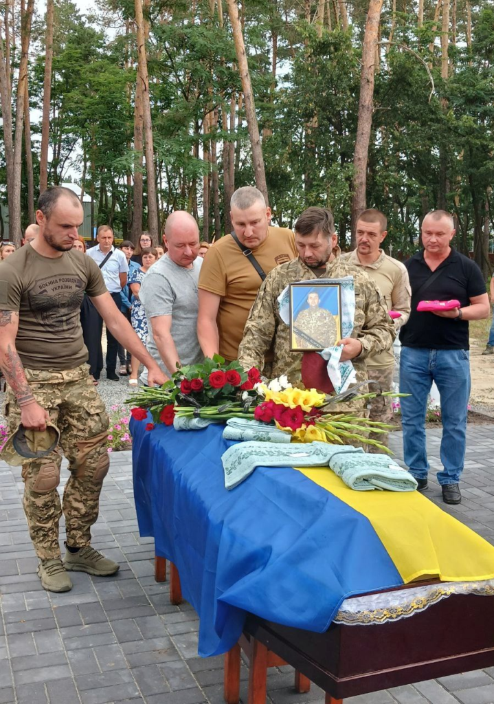 «Був витривалим танкістом». Полтавщина прощалась з полеглим воїном Тарасом Каблучкою