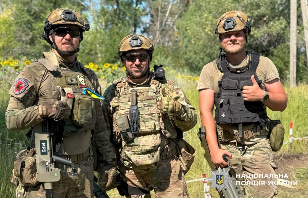 Вибухотехніки з Полтавщини знешкоджують російські дрони на Харківщині (ФОТО)