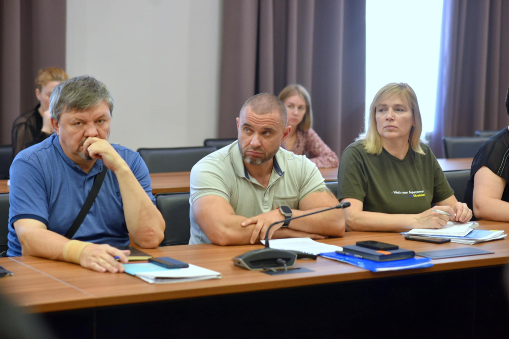 Ілюстративне фото. По центру фігурант справи – Олександр Чалий