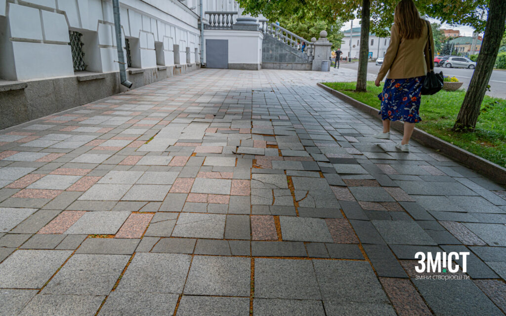 Тротуар у центрі Полтави