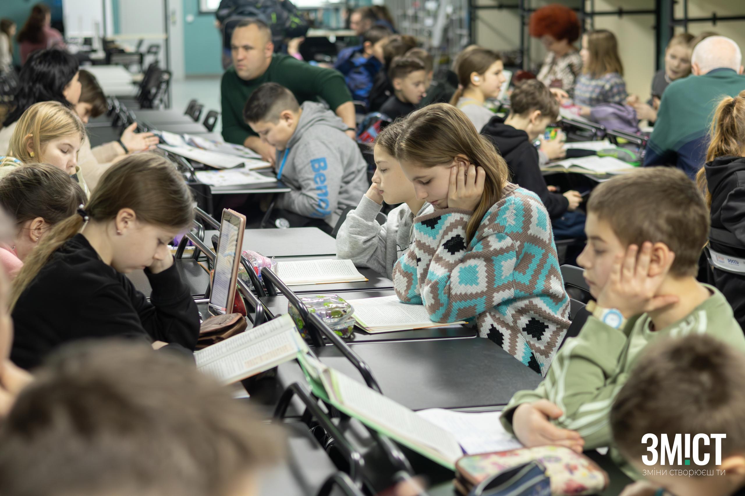 Полтавські учні на уроці в укритті