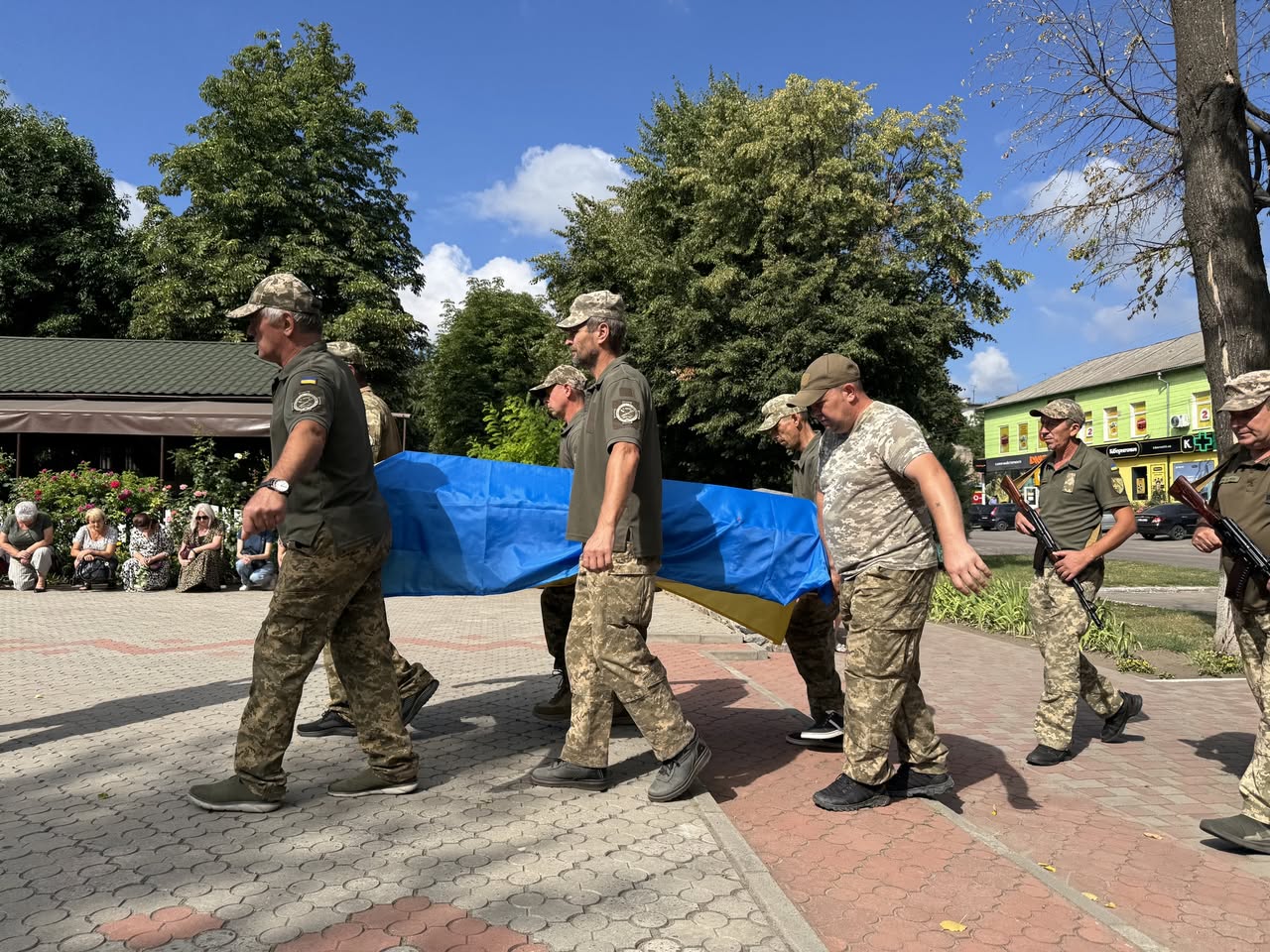 Прощання з полеглим від удару по полігону