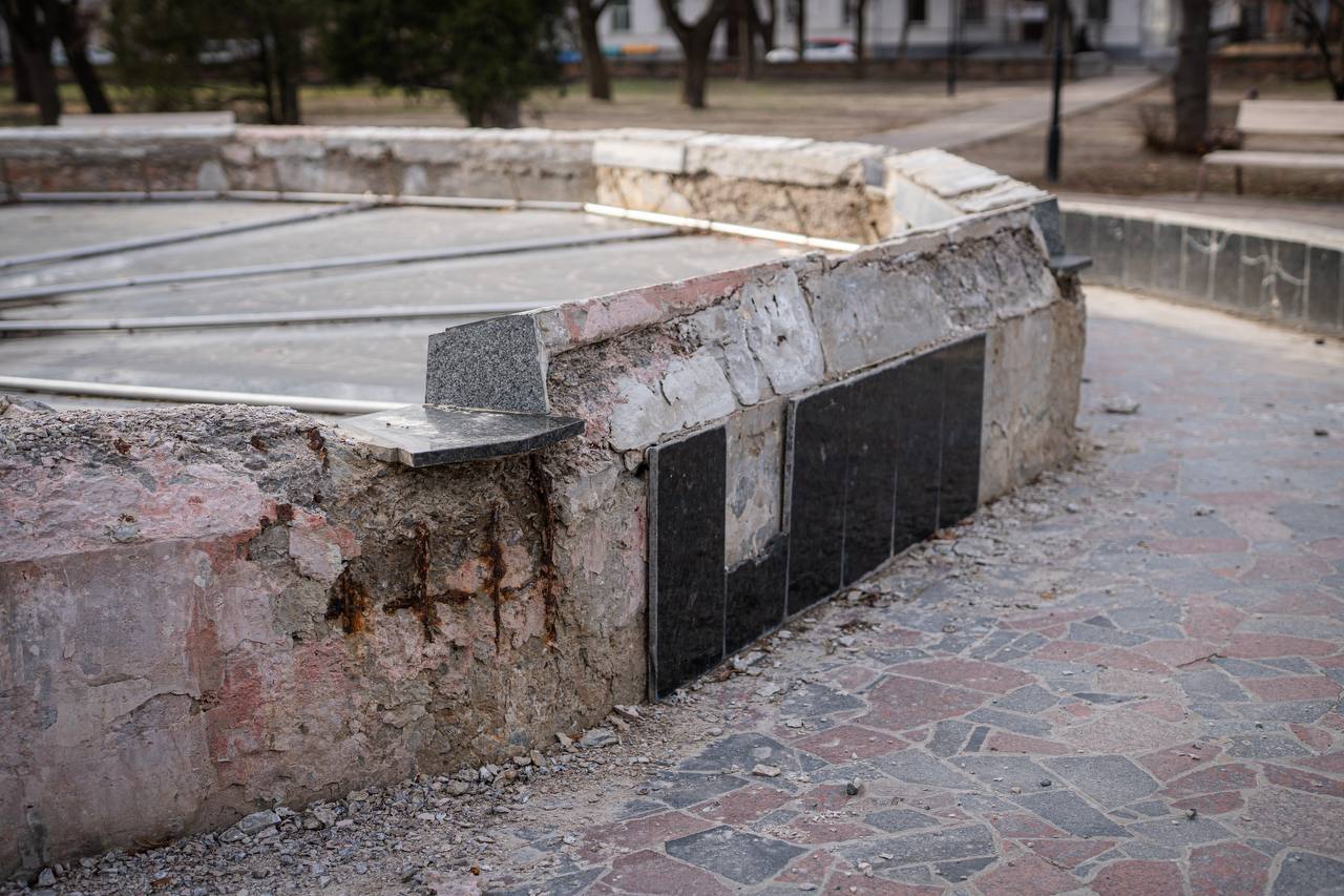 Фото пошкодженого фонтана