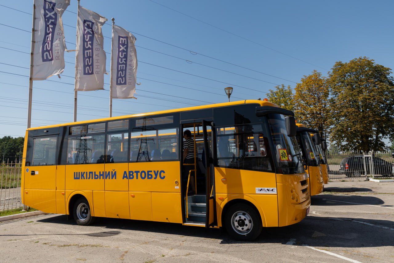 Шкільні автобуси на Полтавщині.