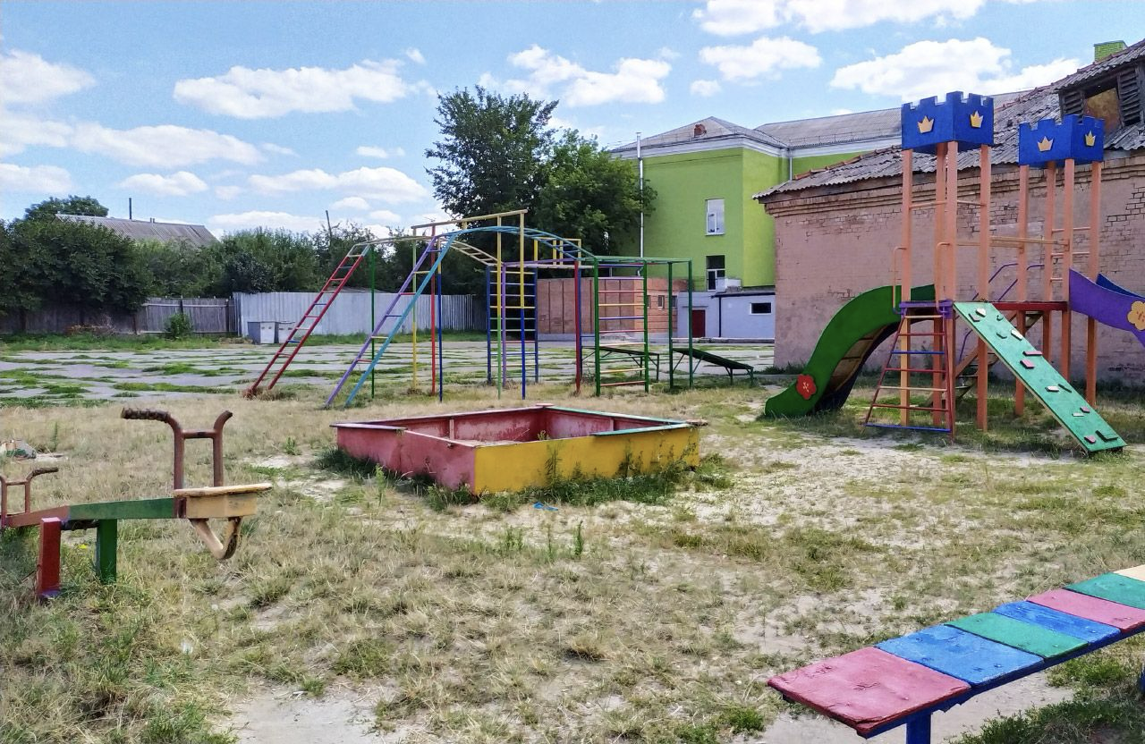 Bигляд спортивного майданчика гімназії №18