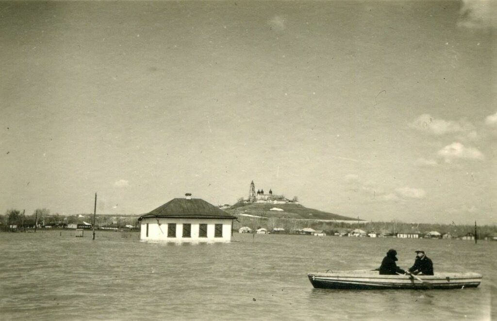 Затоплений Поділ. Орієнтовно 1942 рік. Історія