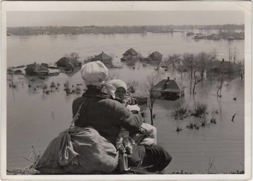 Затоплена Шпортівка (тут збудована Левада). Орієнтовно 1942 рік Історія