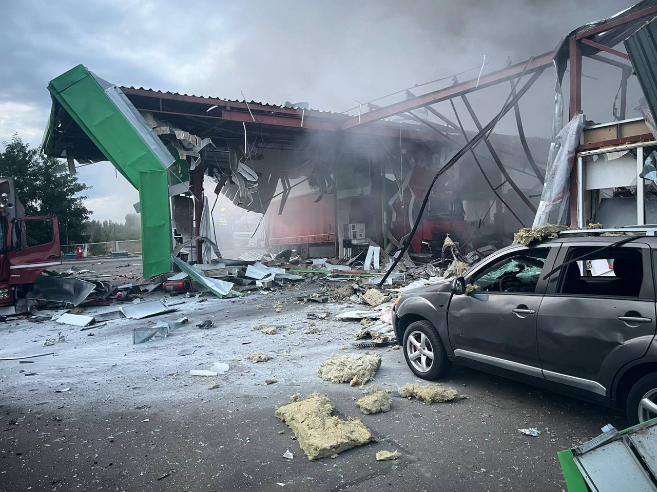 Наслідки удару по АЗС під Полтавою