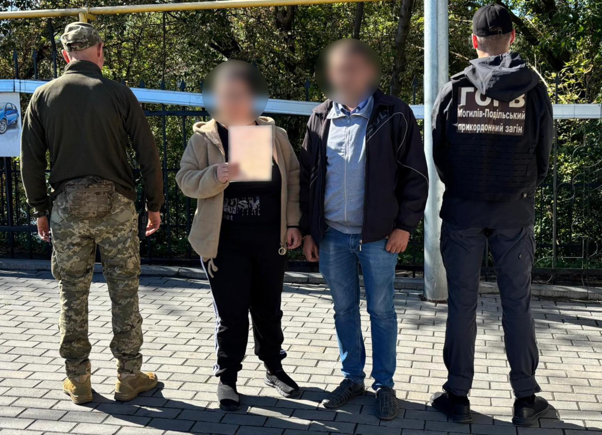 Жінка з інвалідністю вдруге намагалася провезти чоловіка за кордон