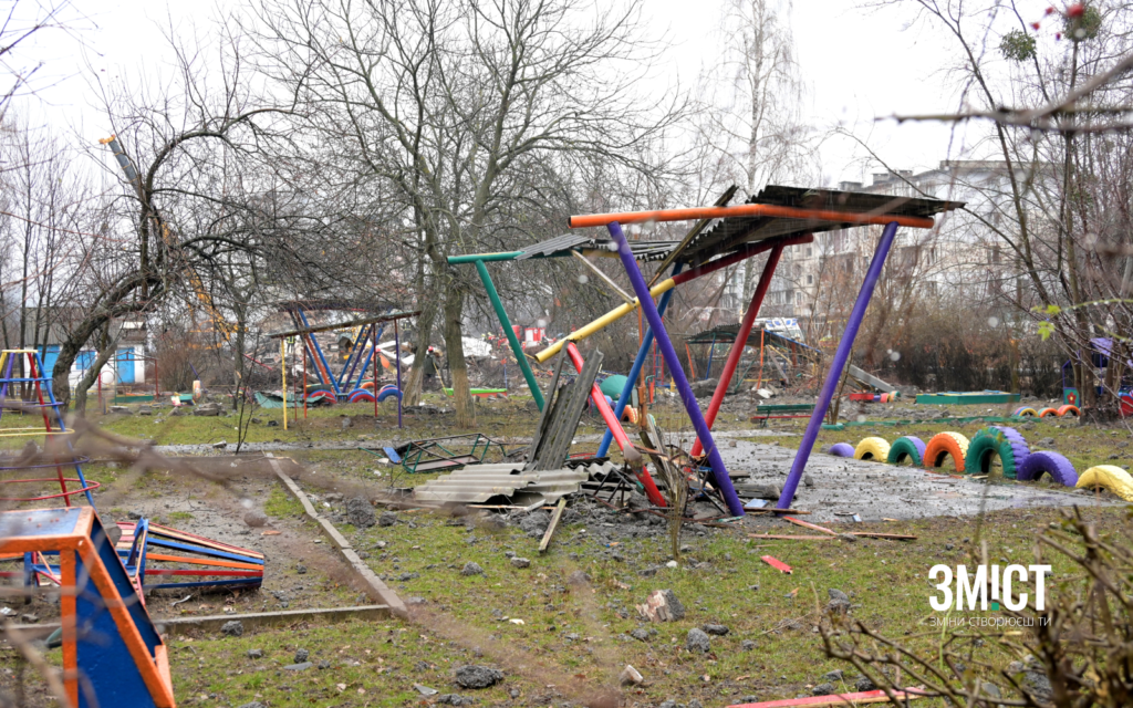 Наслідки обстрілу біля дитсадка «Горобинка» 1 лютого Фото ЗМІСТу