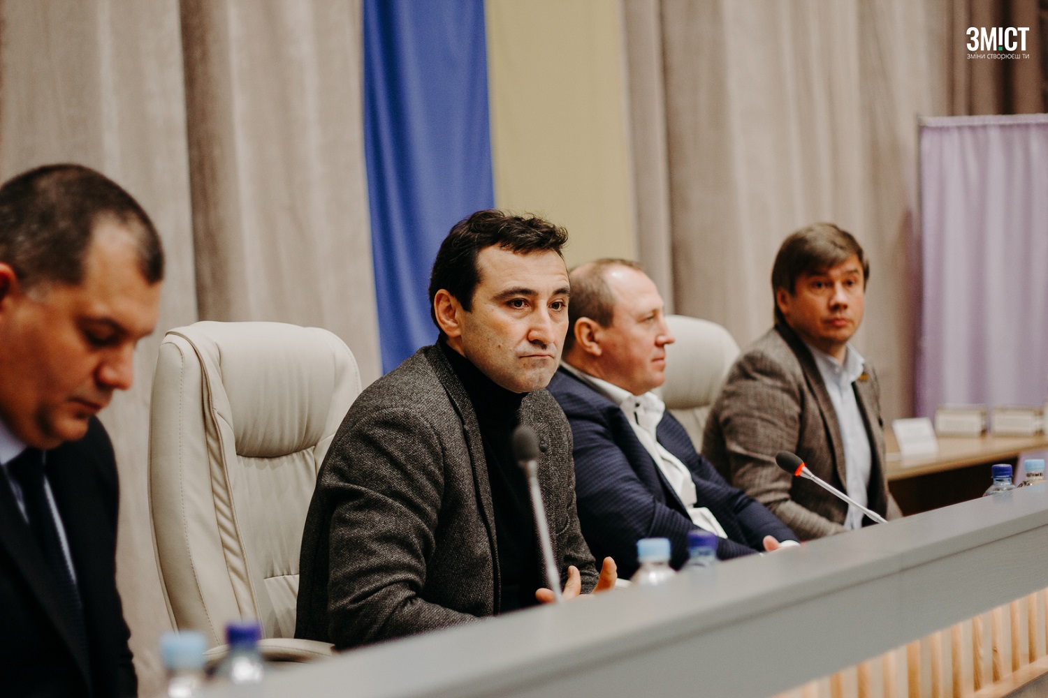 Президія Полтавської обласної ради. одне зщ перших засідань нинішньої каденції