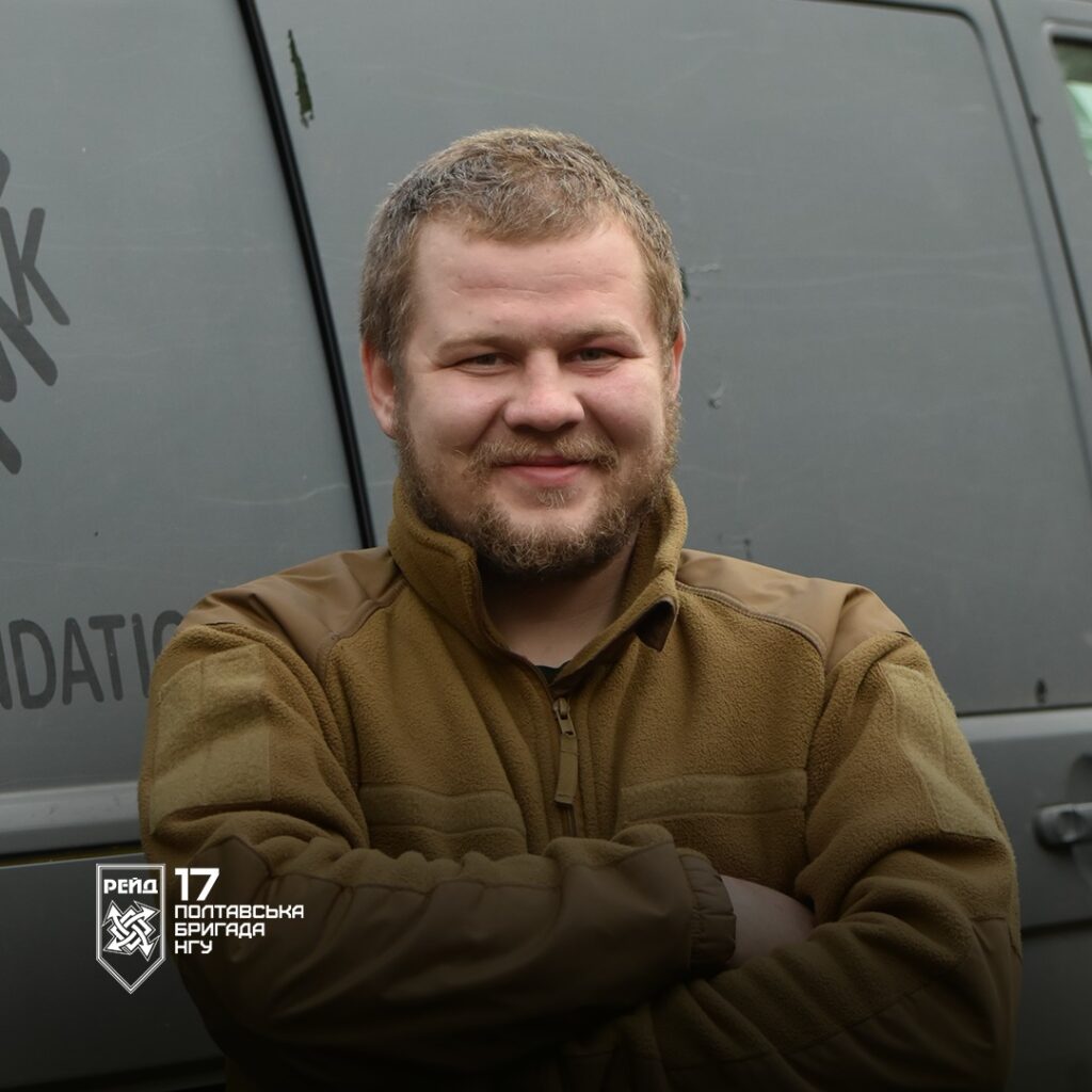 Військовий «Мусік» розповів про те, як він служить на фронті у складі 17-ї Полтавської бригади «Рейд». З піхоти він перевівся до мінометки.