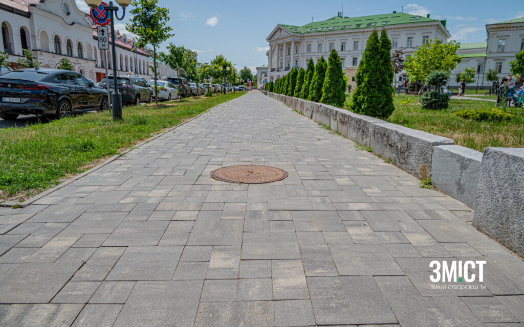 Плитка, яку перекладають