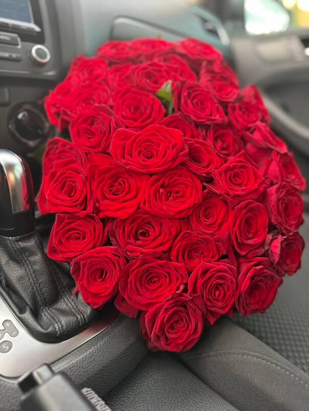 Уже понад пів року на Алеї Героїв у Полтаві зникають квіти. Напередодні річниці загибелі мого брата Андрія Безпалка вкрали букет троянд.