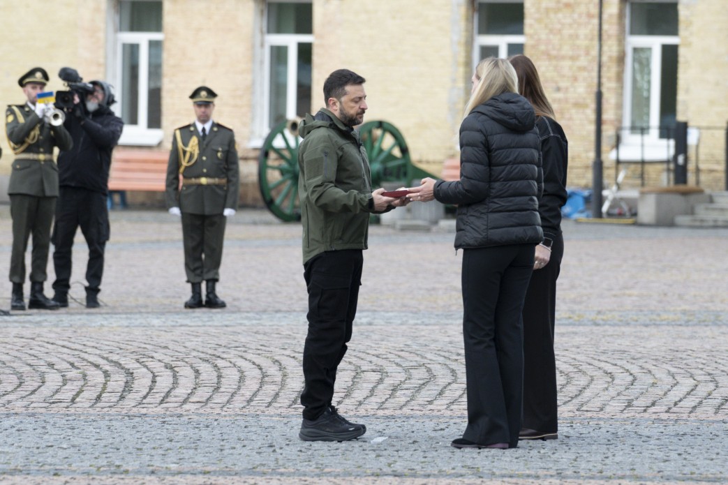 Доньці полеглого офіцера з Полтави вручили орден «Золота Зірка»