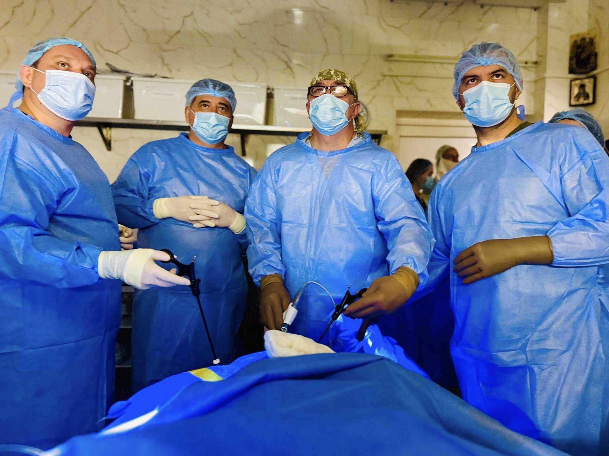 Медики під час операції