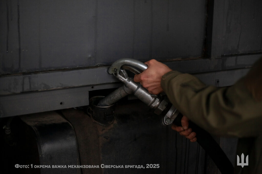 Військовий з Полтавщини, водій-заправник «Матрос», поділився історією служби. Його робота важлива, адже забезпечує рух машин.