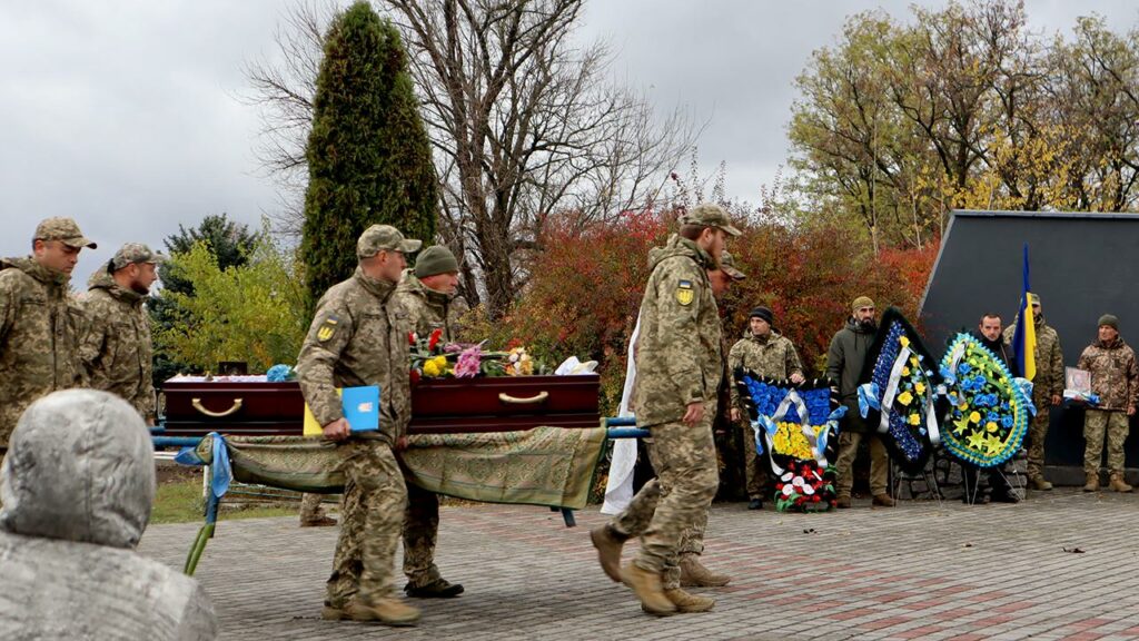 У серпні 2025 року Романа Лаврик по мобілізації долучився до лав Збройних Сил України. Дружина та сини Олександр і Дмитро чекали на його повернення з фронту. 18 жовтня 2025 року воїн загинув під час виконання бойового завдання на Донеччині.