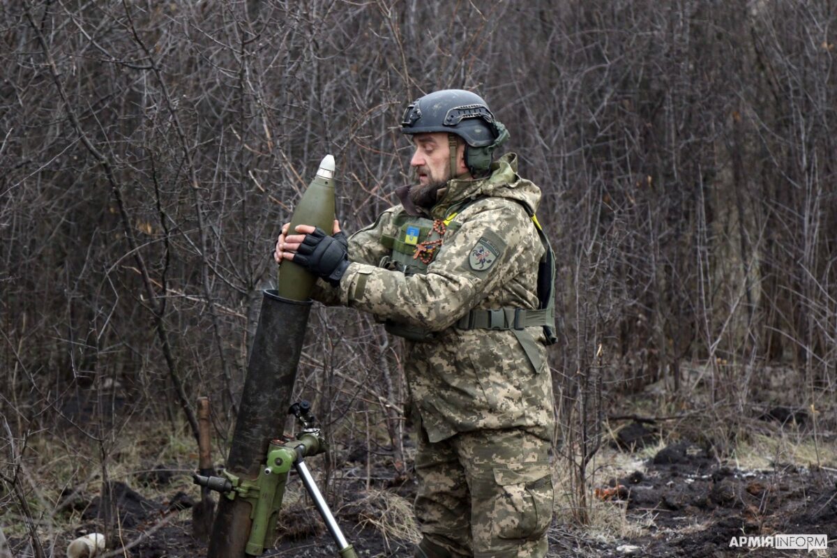 Ілюстративне фото. Робота мінометників на фронті
