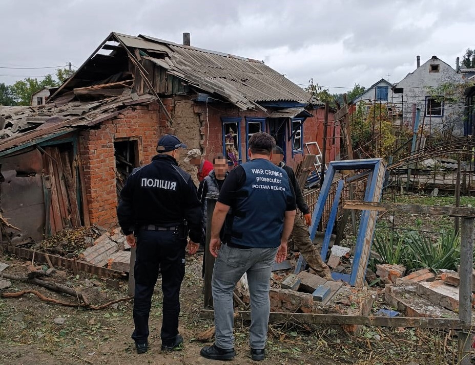 Прокурори фіксують наслідки обстрілу