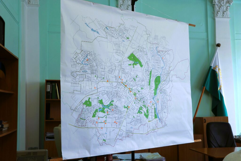 Мобільні укриття планують почати встановлювати з Огнівки, йдеться у підсумках наради у Полтавській міській раді.