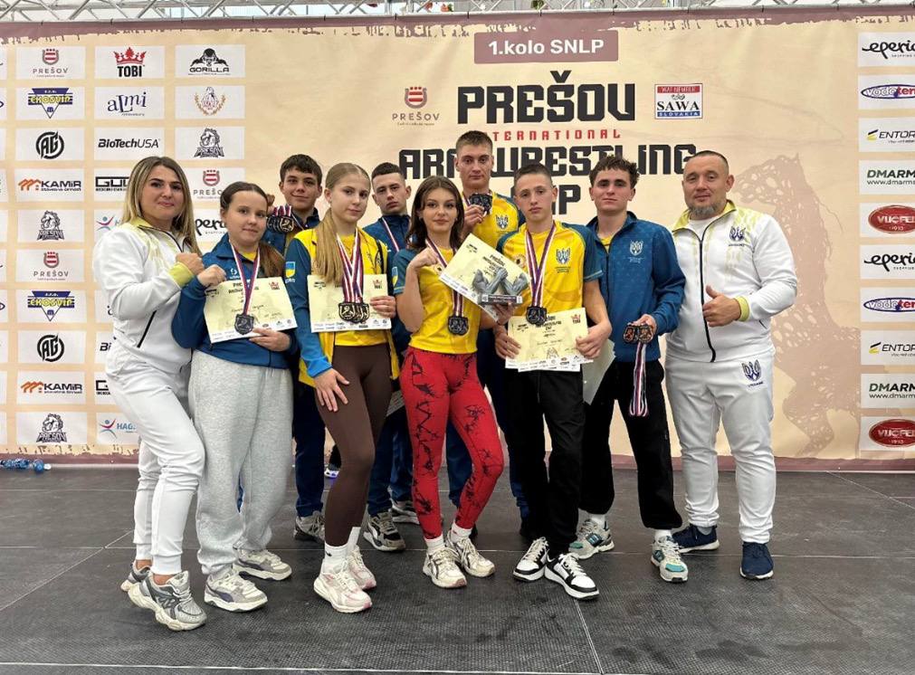 Турнір з армрестлінгу