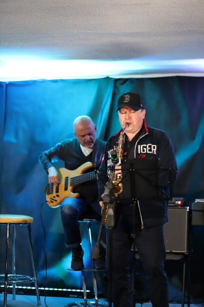 саксафонист Артем Менделенко