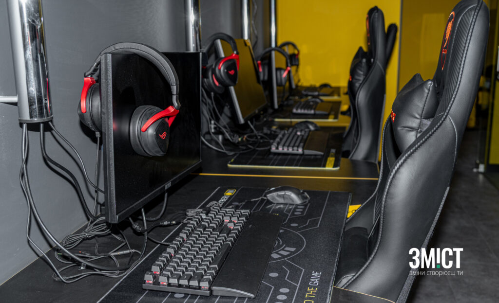 Цій спільноті надати «дім» планує мережа кіберспортивних клубів CYBERION, що відкривається в Полтаві. Керуюча першого клубу мережі Таїсія Черняк, 5 листопада розповіла ЗМІСТу про захоплення нового ринку, плани в Полтаві й «залізо», яке привезли для геймерів.