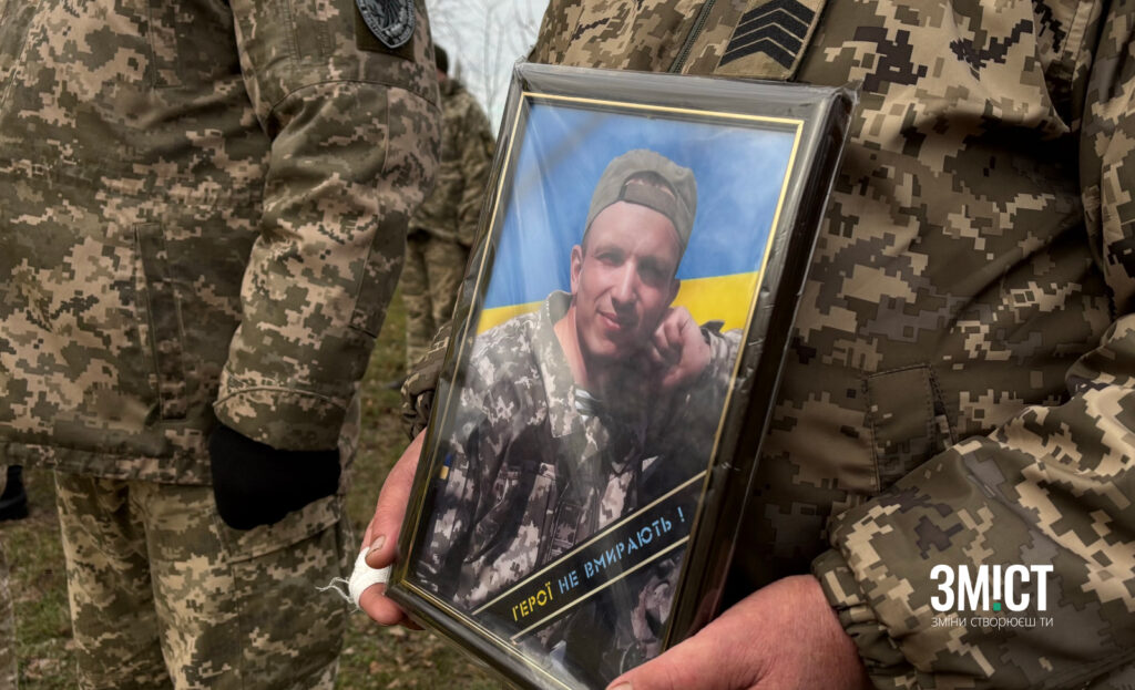 19 листопада на щиті до Пузирів повернувся Ігор Сухопаров – ветеран, учитель, танкіст. Родина, земляки та побратими провели героя у вічність.