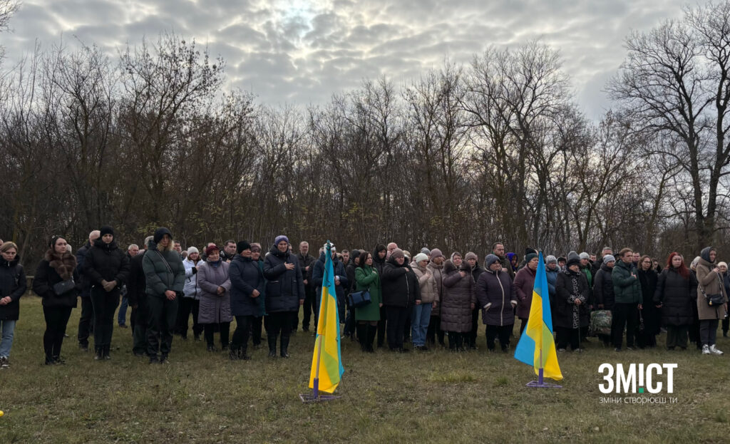 19 листопада на щиті до Пузирів повернувся Ігор Сухопаров – ветеран, учитель, танкіст. Родина, земляки та побратими провели героя у вічність.