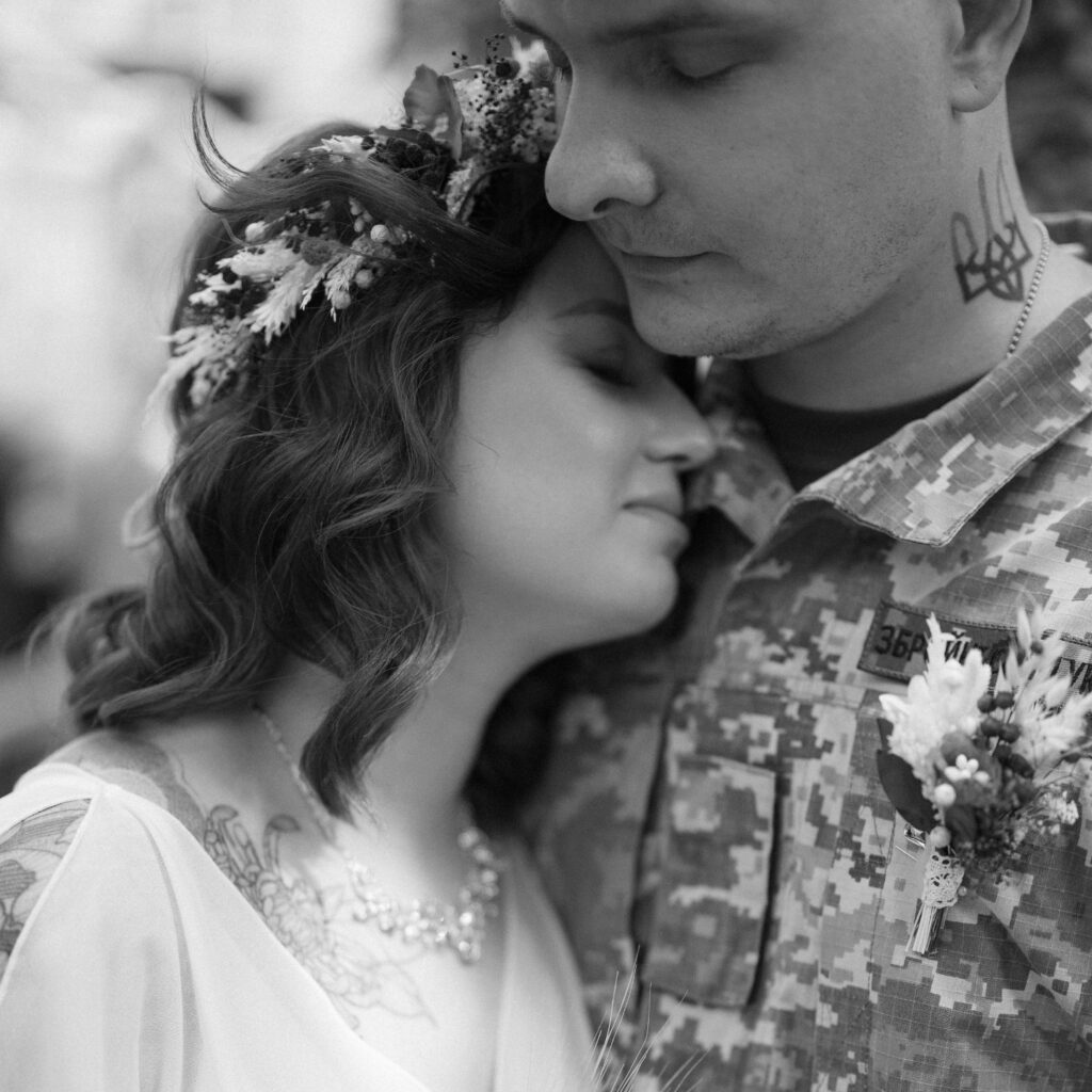 Микола Лисенко загинув у зоні бойових дій. 20 листопада о 12:00 полтавці зможуть віддати шану досвідченому воїнові. Про дату прощання 19 листопада повідомила його дружина Катерина Радул.