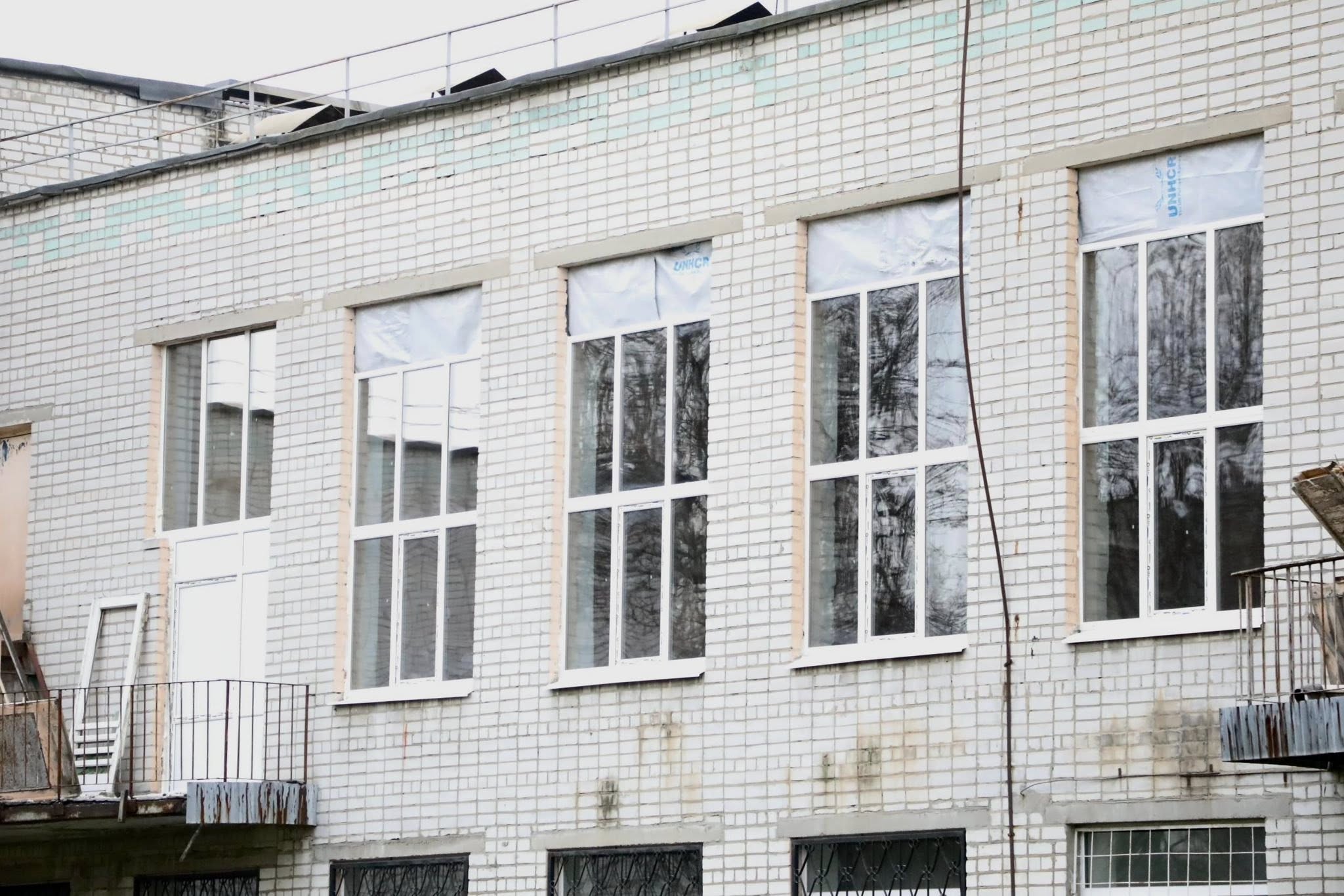 У школі в Кременчуці відновлюють вікна