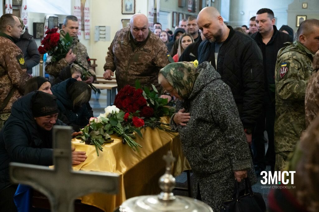 Захисників проводять в останню путь