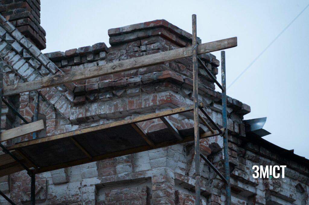 Столітня будівля у Полтаві