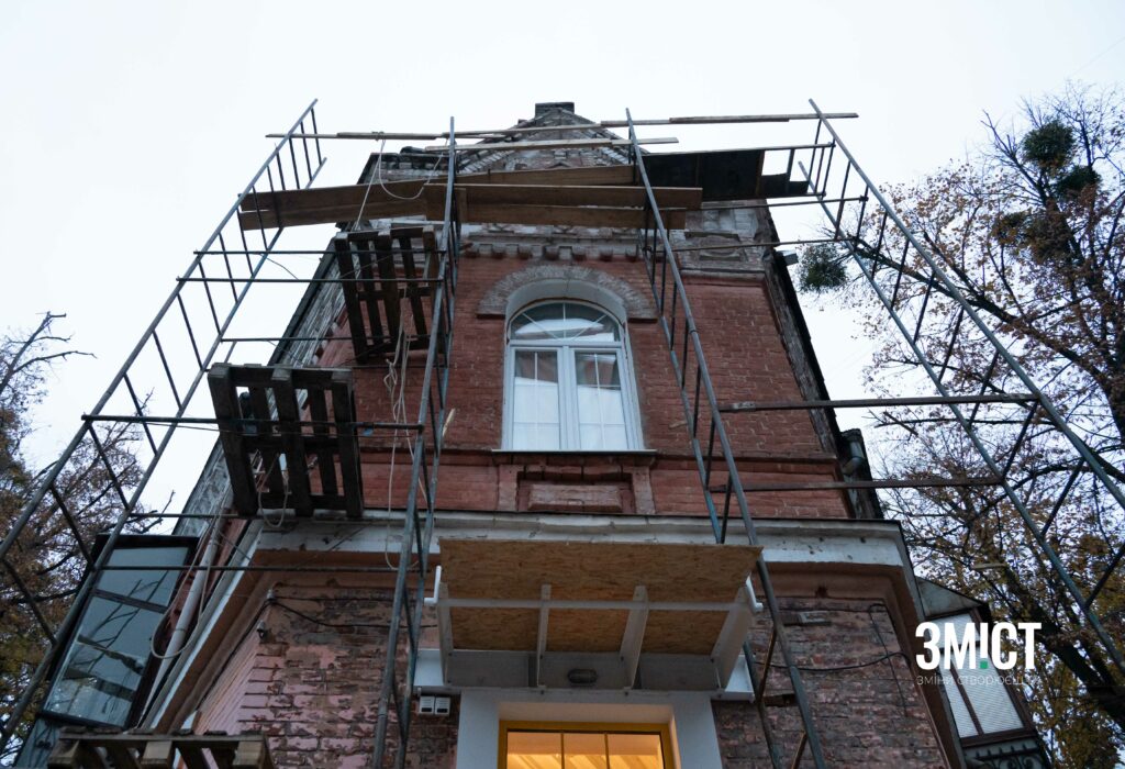 Столітня будівля у Полтаві