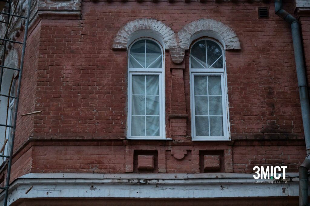 Столітня будівля у Полтаві