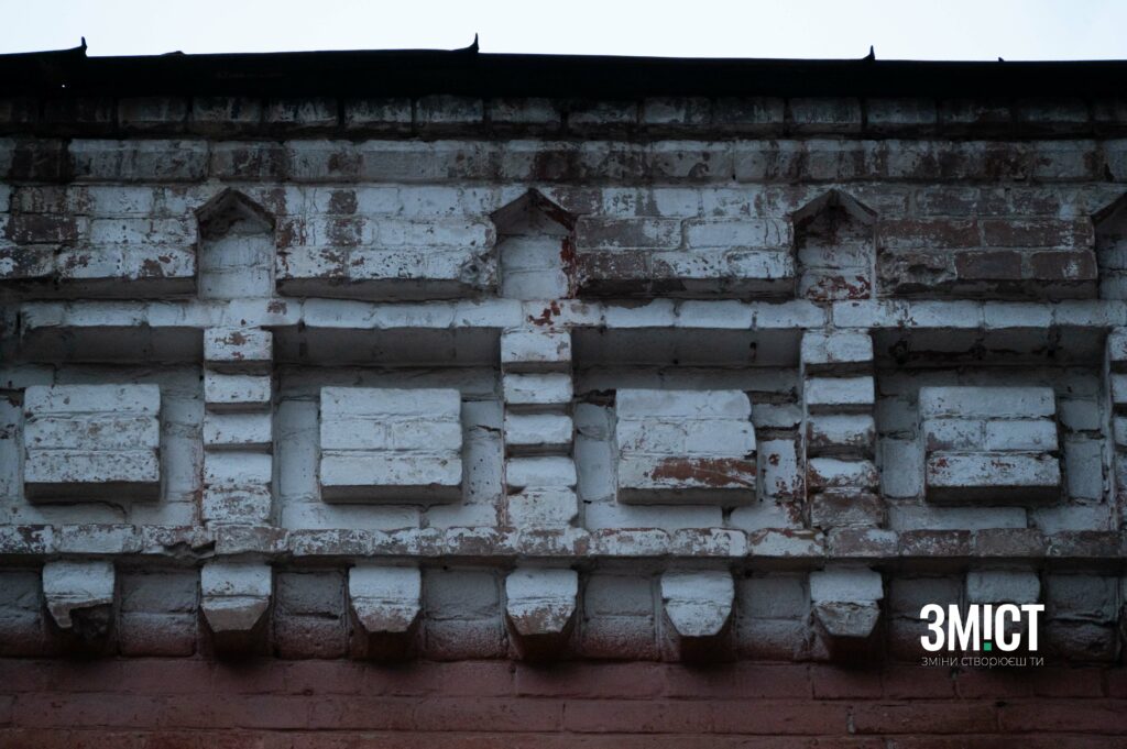 Столітня будівля у Полтаві