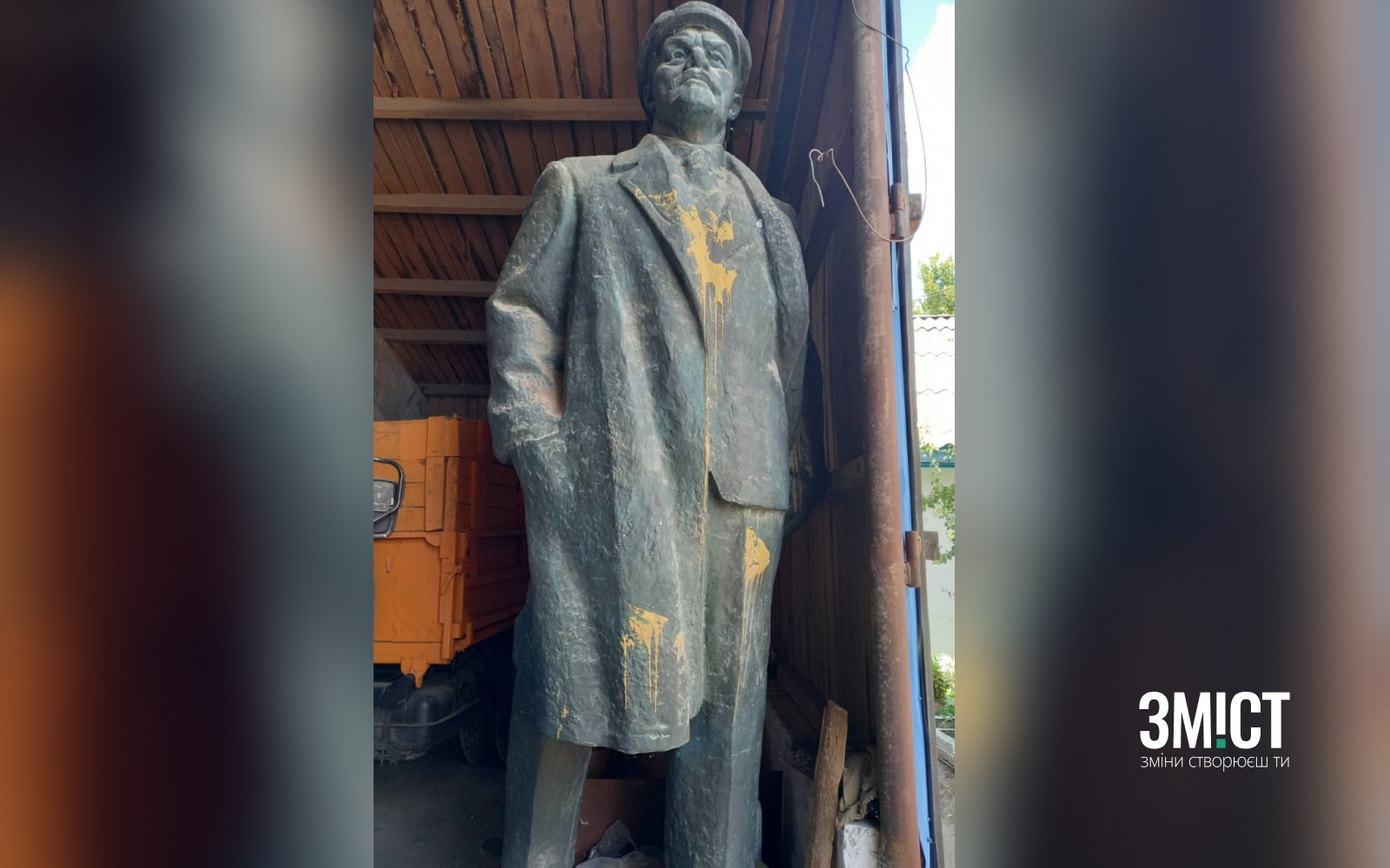 Бронзова фігура Володимира Леніна