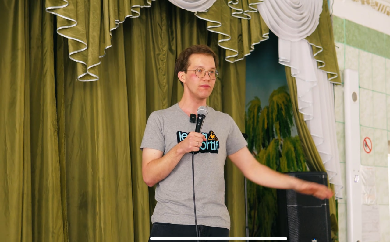 Фелікс Редька з стендап-концертом у жіночій колонії