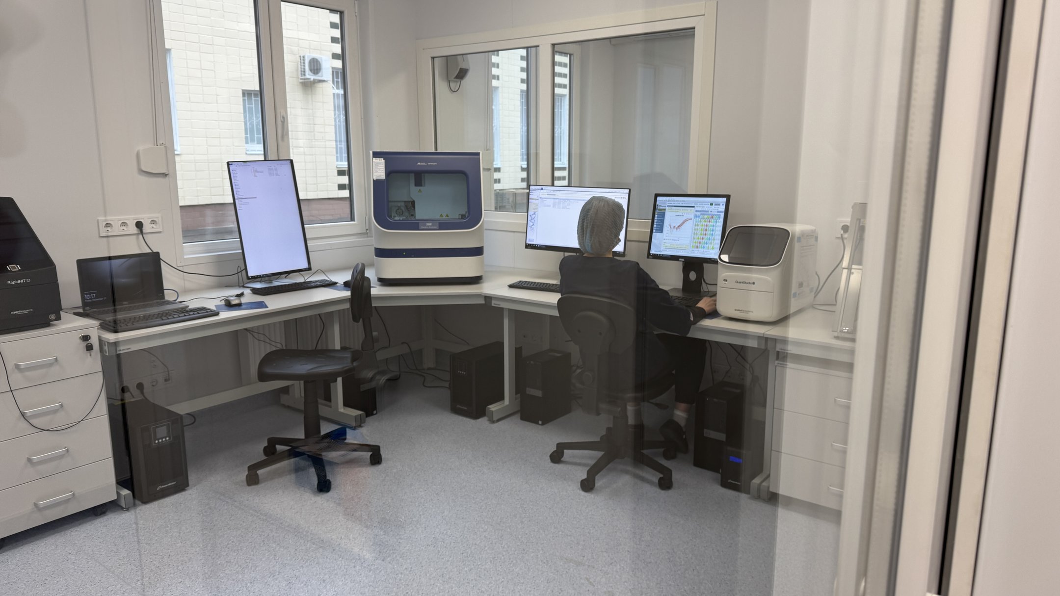 Приладова, де отримують кінцевий результат дослідження – ДНК-профілі, щоб далі їх аналізувати