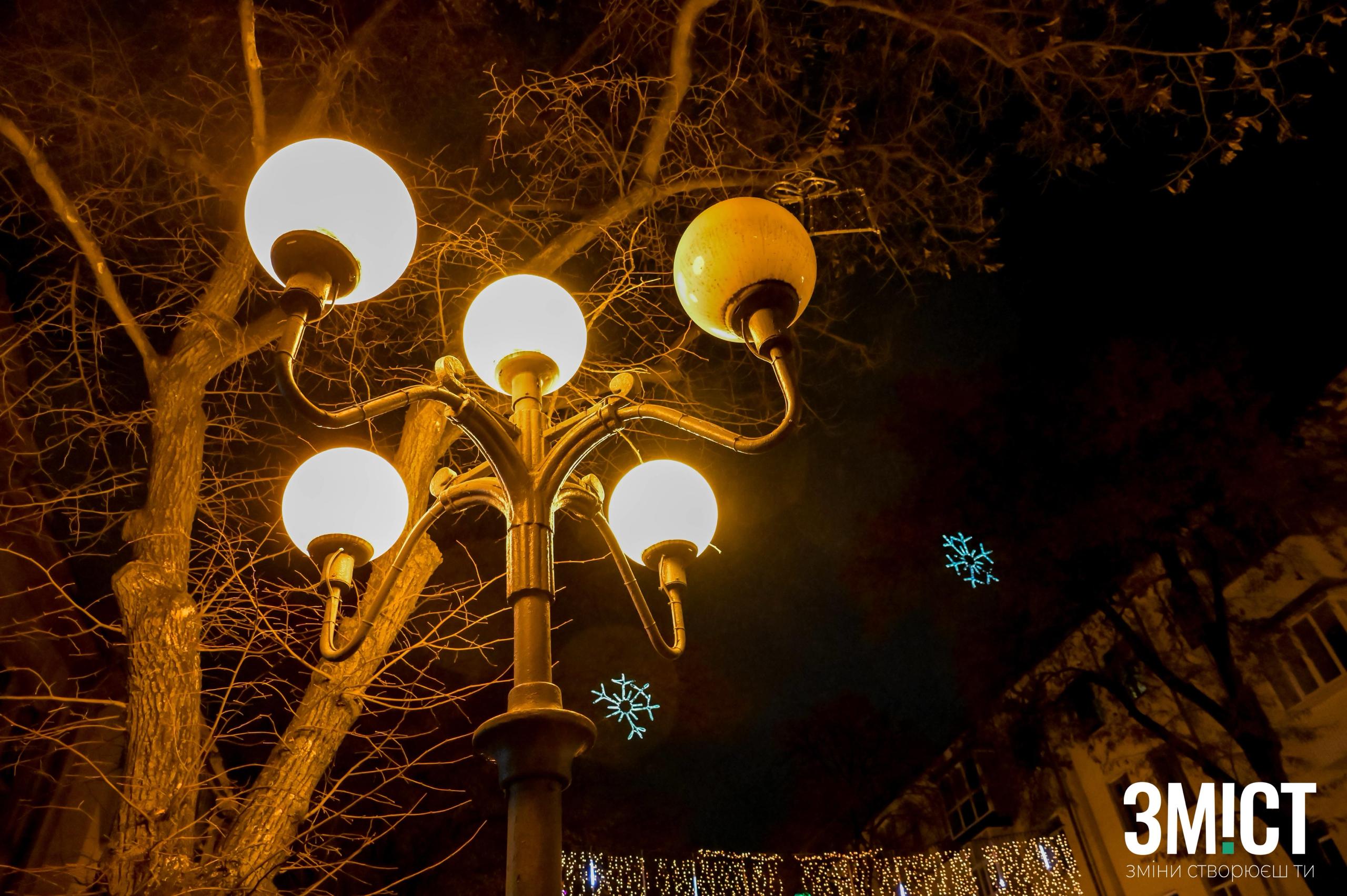 Світильники на вул. Соборності у Полтаві