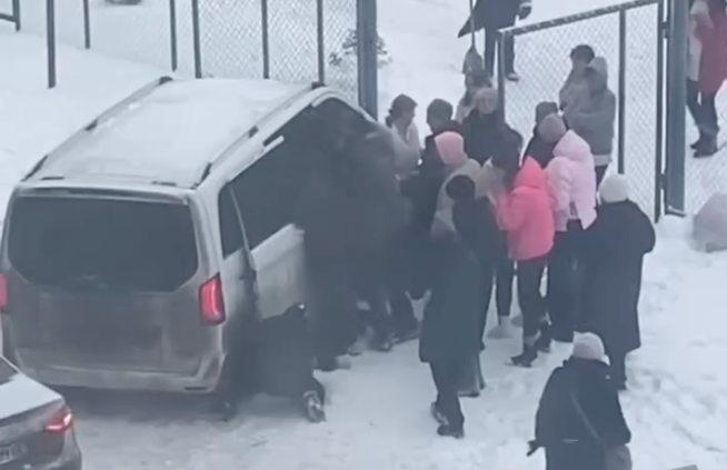 Конфлікт на Садах розгортався біля мікроавтобуса правоохоронців