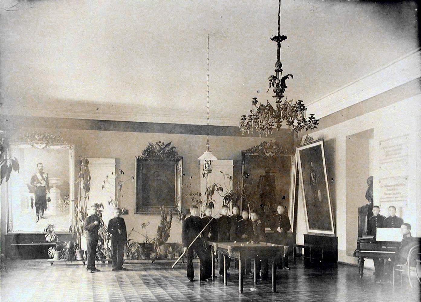 Кадети у більярдній