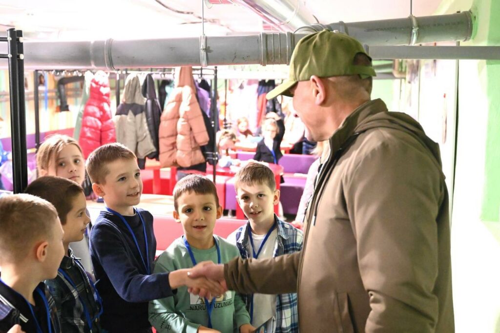 Валерій Пархоменко в дитячому укритті