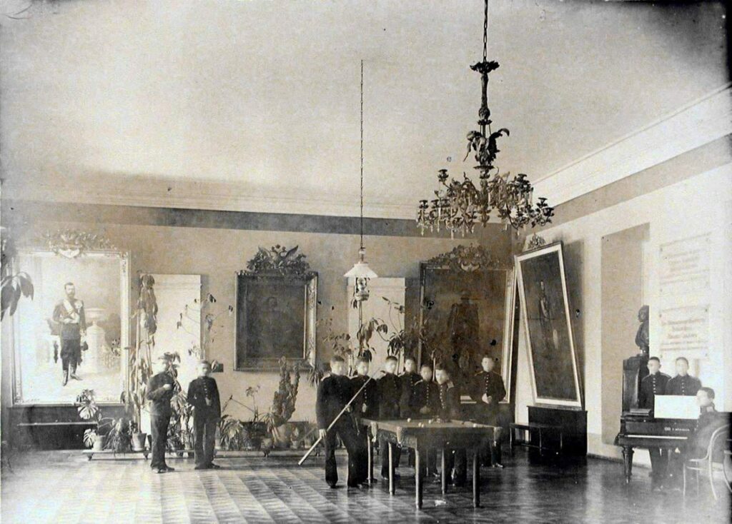 Петровський Полтавський кадетський корпус. Початок XX ст. Кадети в більярдній.