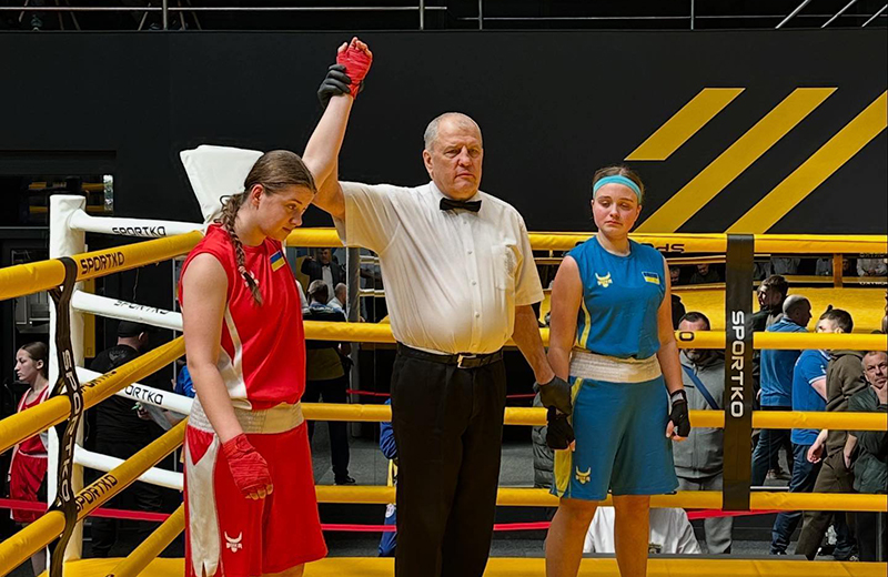 Ліворуч – Владислава Наливайко