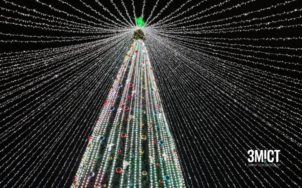 У Полтаві демонтують головну ялинку міста