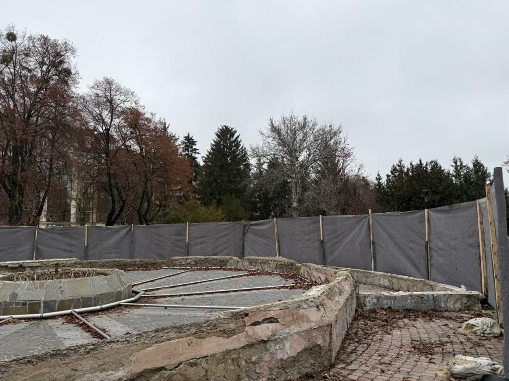 Демонтаж фонтану. Ілюстративне фото