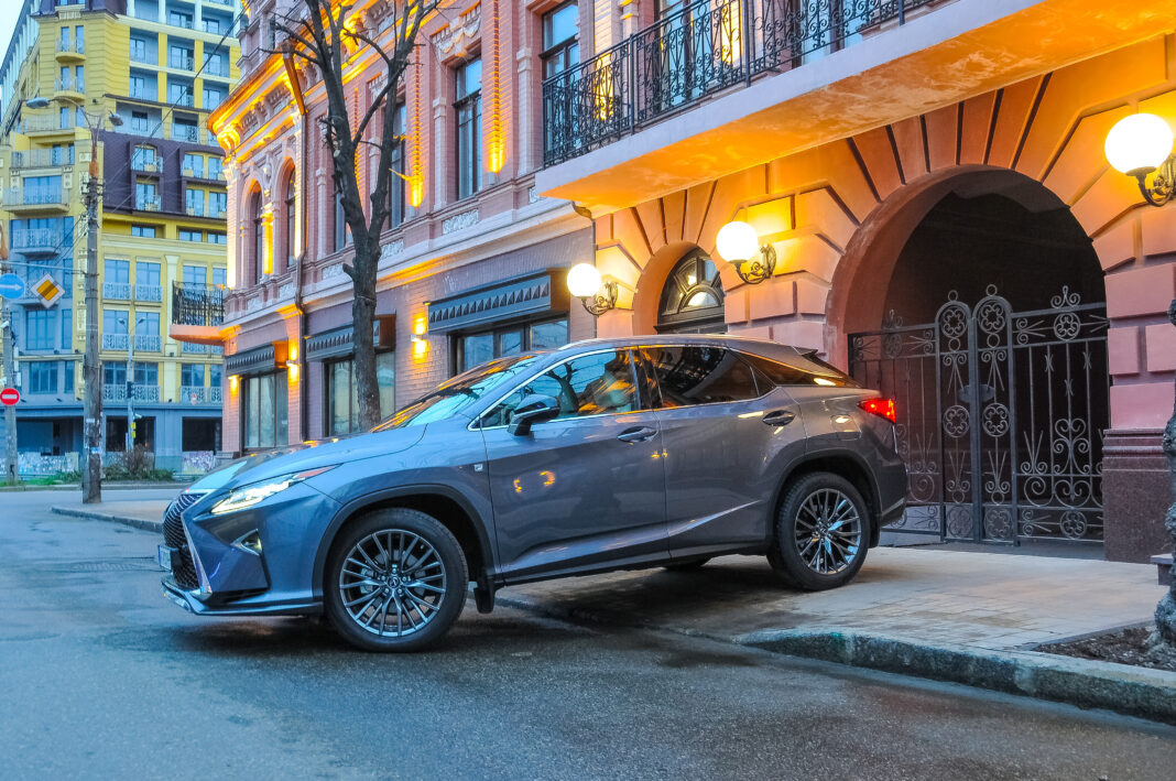 Ілюстративне фото. Lexus RX-200T